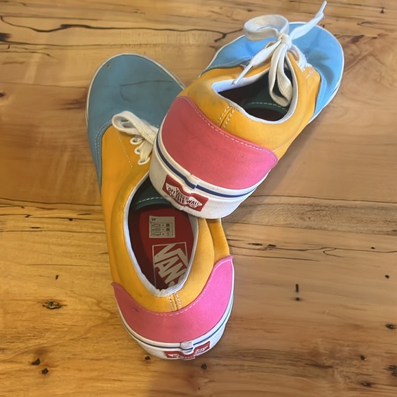 Colorful Vans - Picture 3 of 3